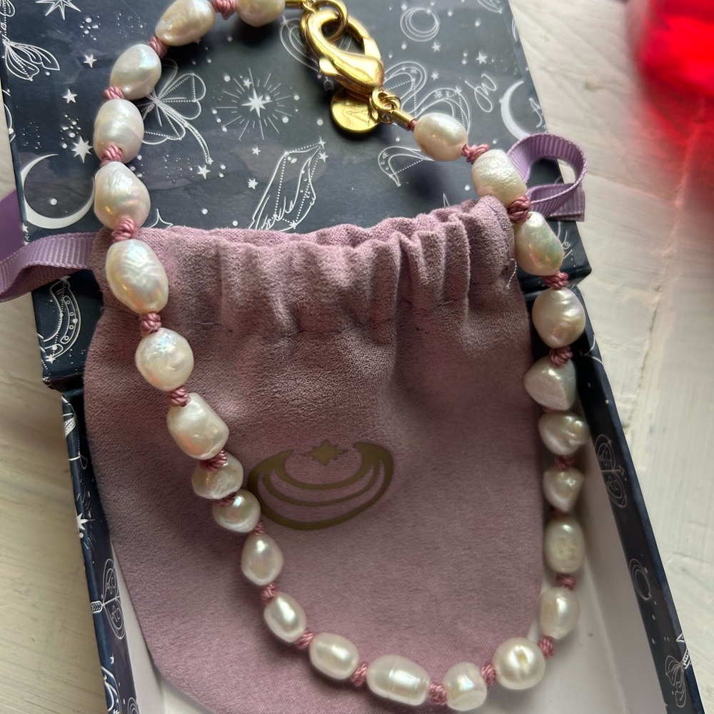 Jane Win freshwater pearl necklace - 16"